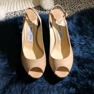 Open toe patent leather nude pumps